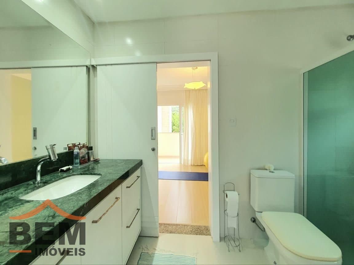 Casa para Venda com 4 quartos e 376m² no bairro Ressacada, em Itajaí