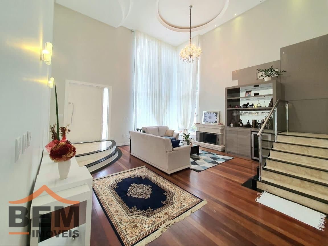 Casa para Venda com 4 quartos e 376m² no bairro Ressacada, em Itajaí