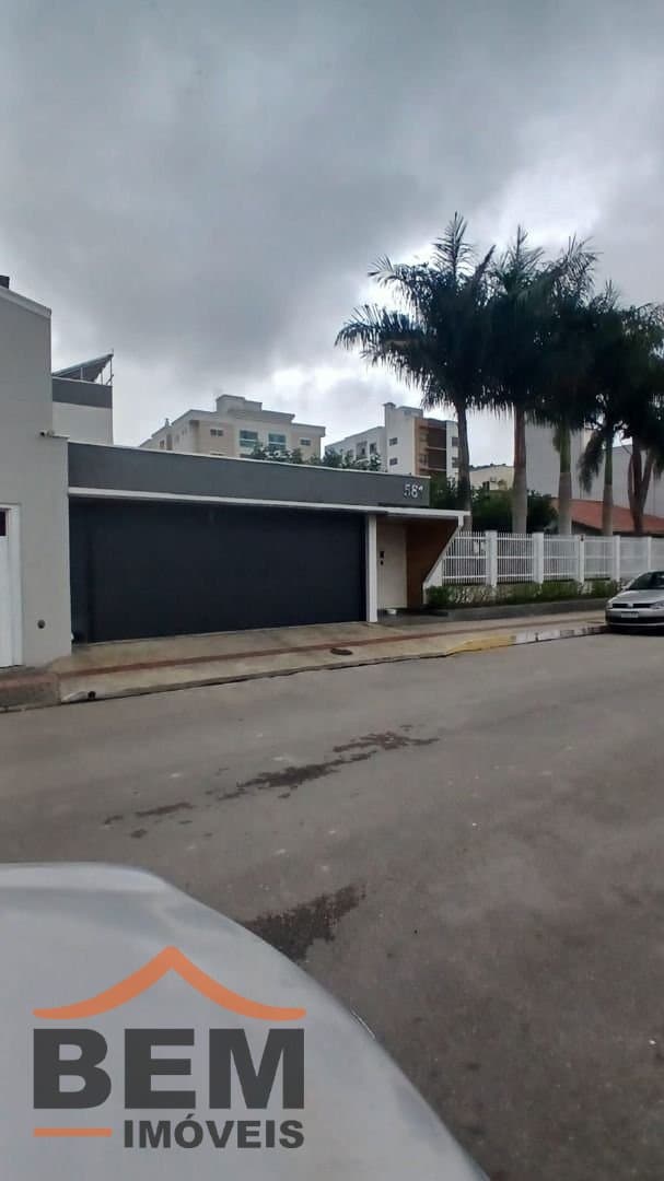 Casa para Venda com 3 quartos e 380m² no bairro Vila Real, em Balneário Camboriú