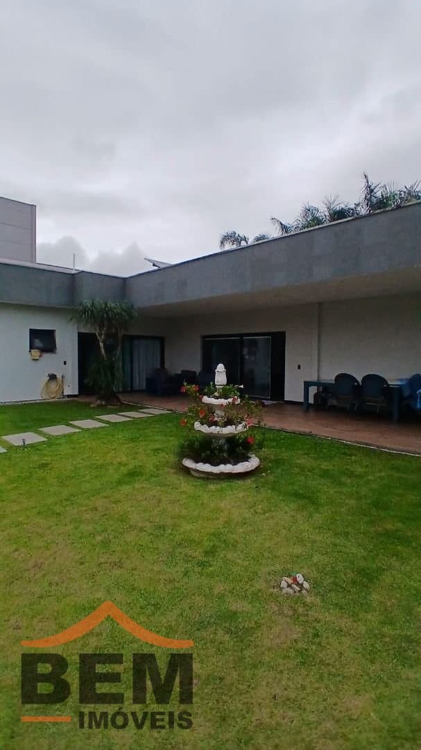 Casa para Venda com 3 quartos e 380m² no bairro Vila Real, em Balneário Camboriú
