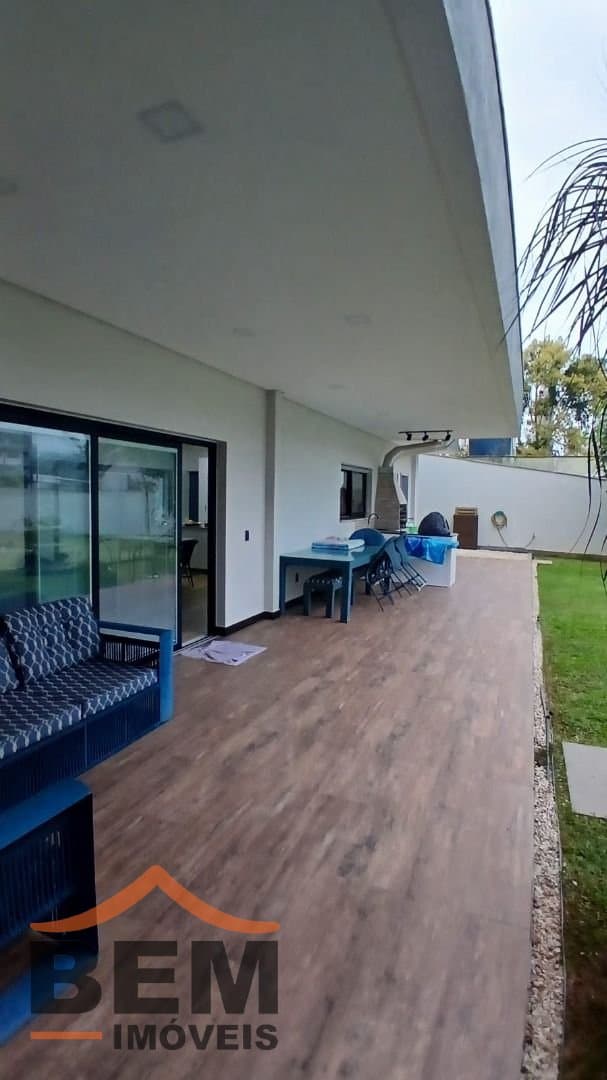 Casa para Venda com 3 quartos e 380m² no bairro Vila Real, em Balneário Camboriú