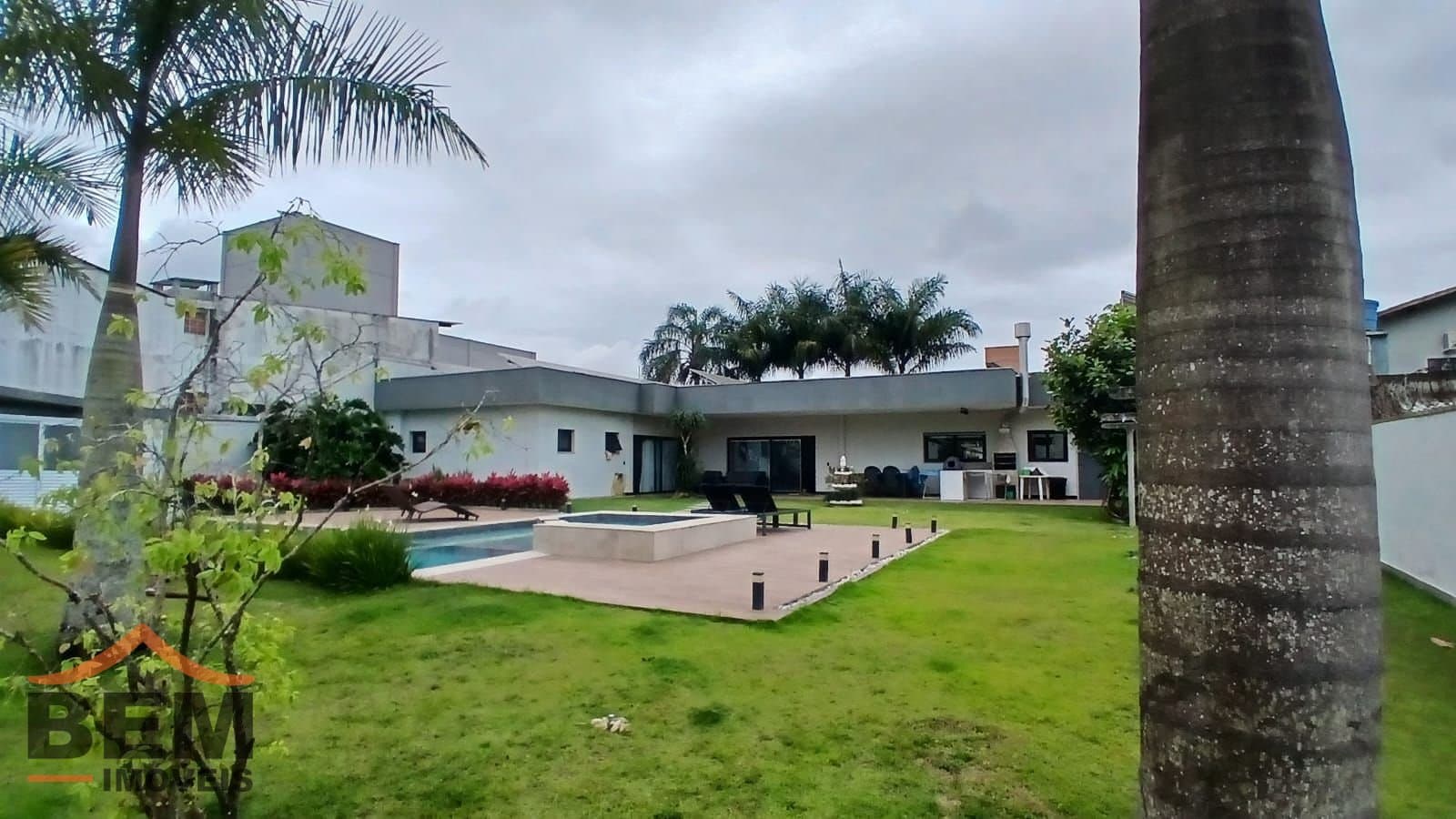 Casa para Venda com 3 quartos e 380m² no bairro Vila Real, em Balneário Camboriú