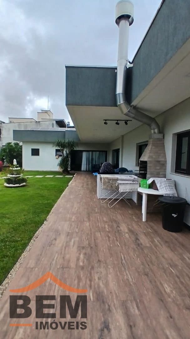 Casa para Venda com 3 quartos e 380m² no bairro Vila Real, em Balneário Camboriú