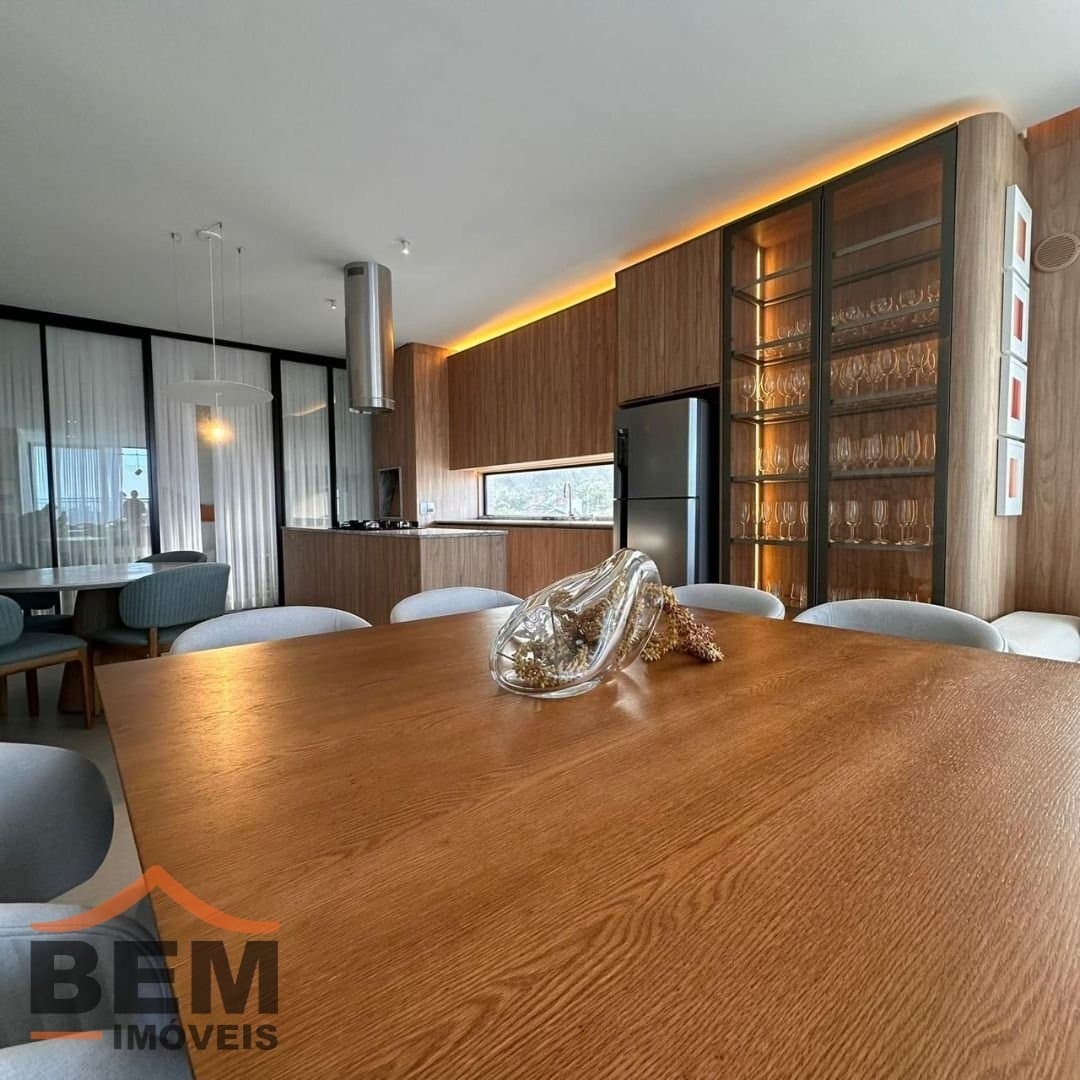Apartamento Duplex para Venda com 3 quartos e 300m² no bairro Cabeçudas, em Itajaí