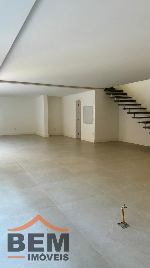 Apartamento Duplex para Venda com 3 quartos e 300m² no bairro Cabeçudas, em Itajaí