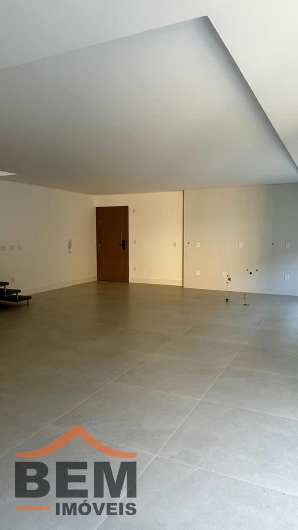 Apartamento Duplex para Venda com 3 quartos e 300m² no bairro Cabeçudas, em Itajaí