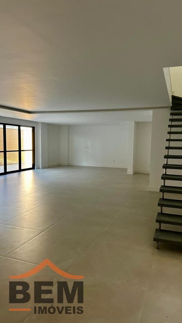 Apartamento Duplex para Venda com 3 quartos e 300m² no bairro Cabeçudas, em Itajaí