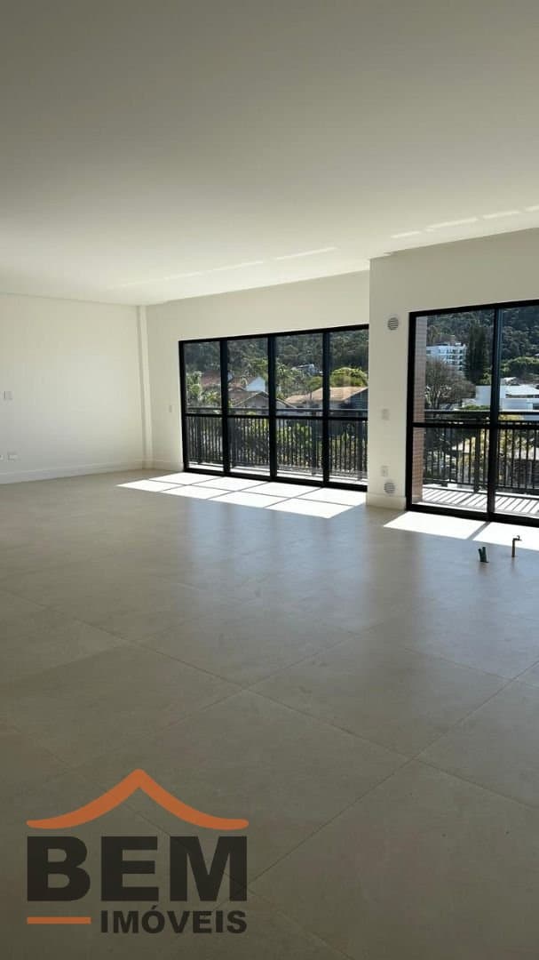 Apartamento Duplex para Venda com 3 quartos e 211m² no bairro Cabeçudas, em Itajaí