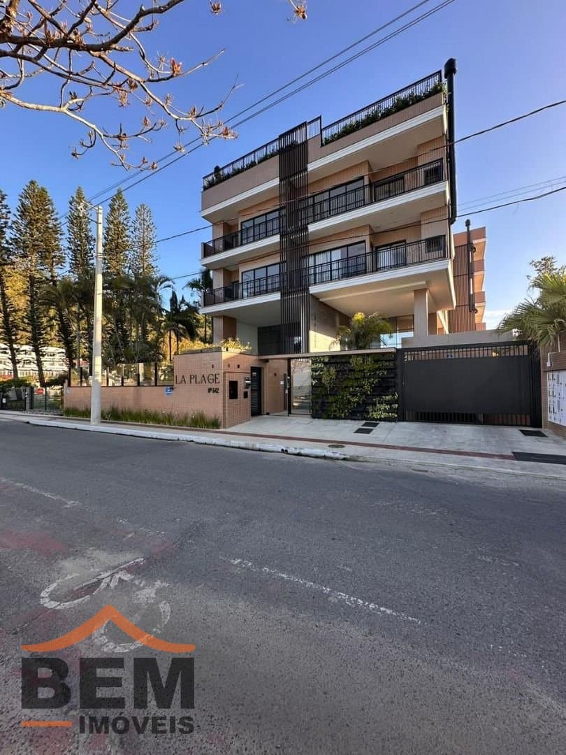 Apartamento Duplex para Venda com 3 quartos e 211m² no bairro Cabeçudas, em Itajaí