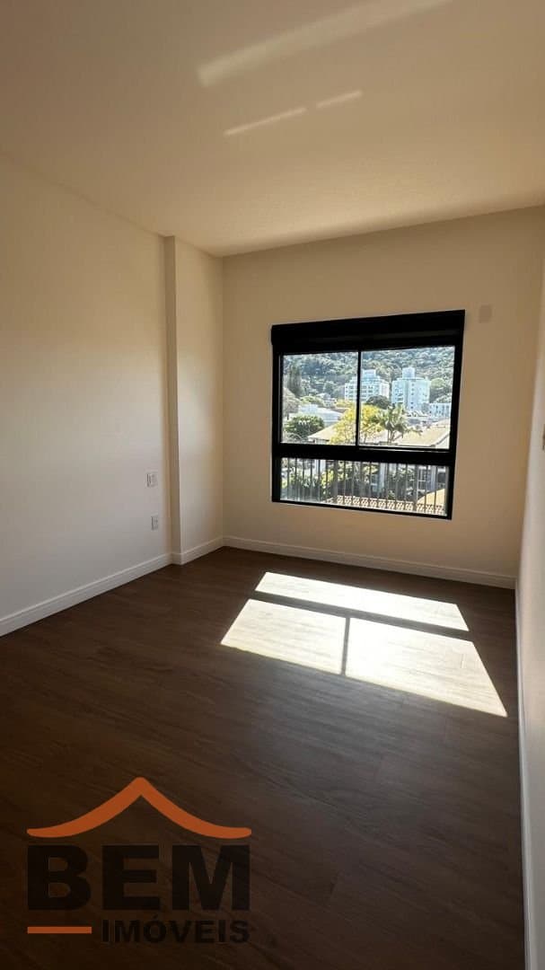 Apartamento Duplex para Venda com 3 quartos e 211m² no bairro Cabeçudas, em Itajaí