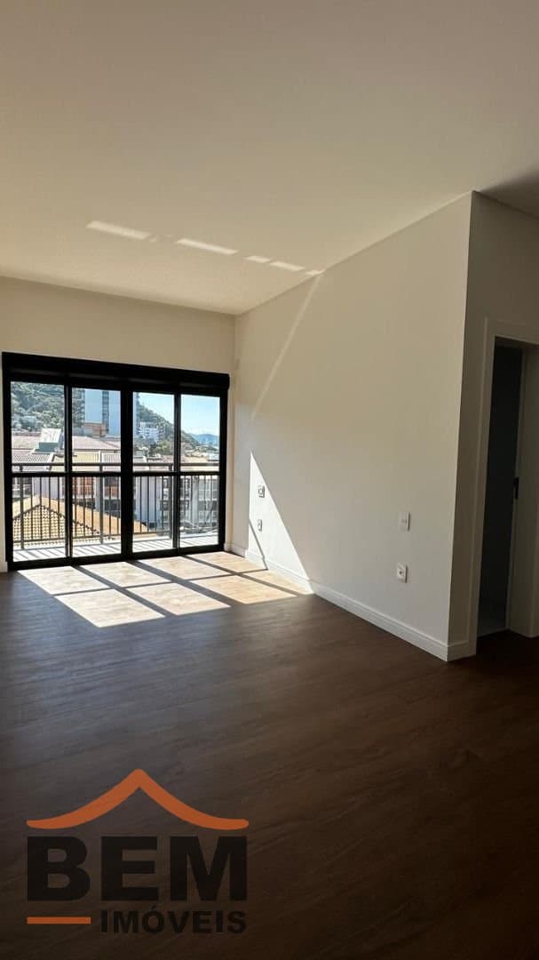 Apartamento Duplex para Venda com 3 quartos e 211m² no bairro Cabeçudas, em Itajaí