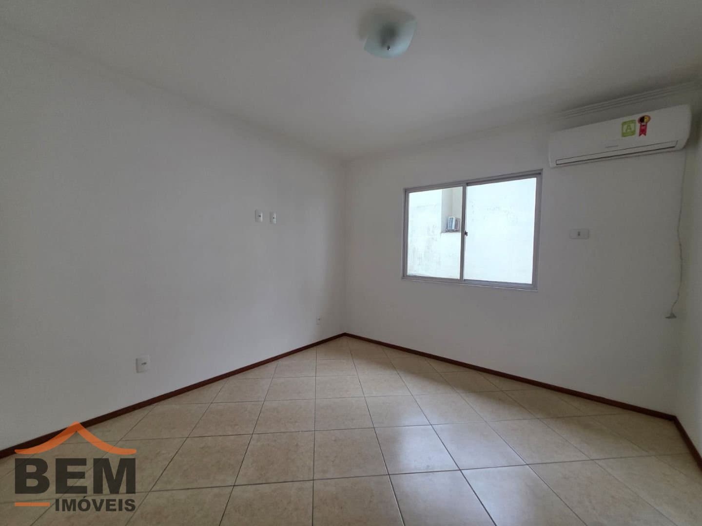 Apartamento para Locação com 1 quarto e 40m² no bairro Nações, em Balneário Camboriú: 04- DORMITÓRIO