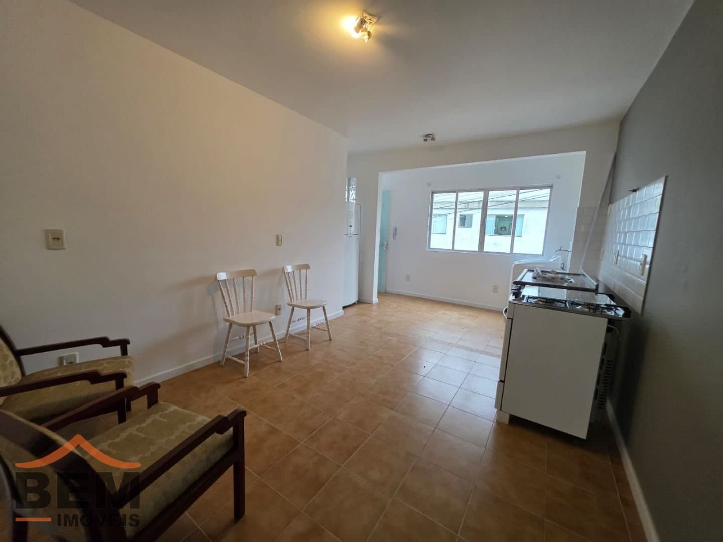 Apartamento para Locação com 1 quarto e 40m² no bairro Nações, em Balneário Camboriú: 05- COZINHA