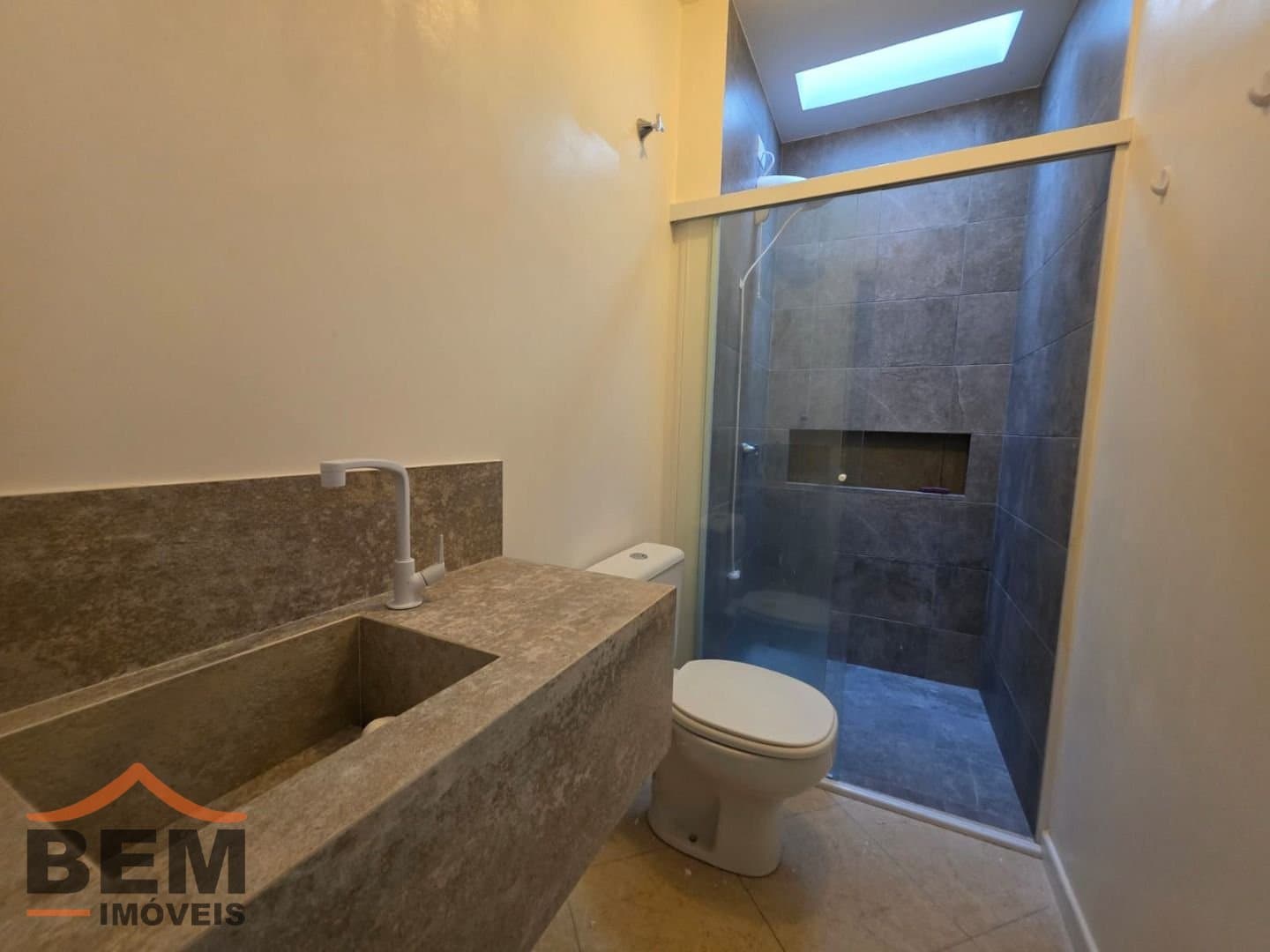 Apartamento para Locação com 1 quarto e 40m² no bairro Nações, em Balneário Camboriú: 04- BANHEIRO 
