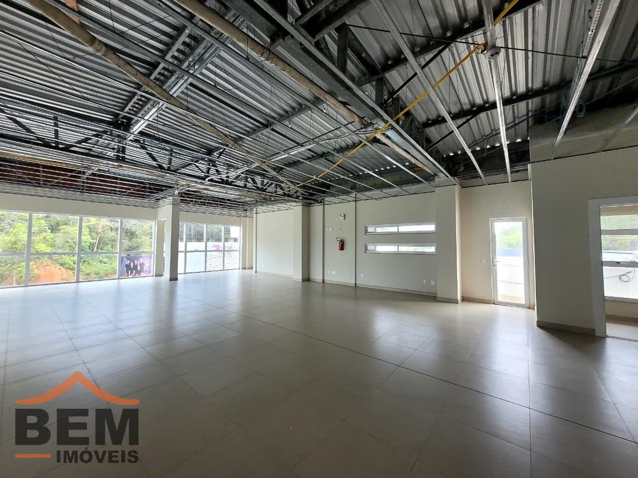 Salas/Conjuntos para Locação com 260m² no bairro Ariribá, em Balneário Camboriú: 03- SALA COMERCIAL 