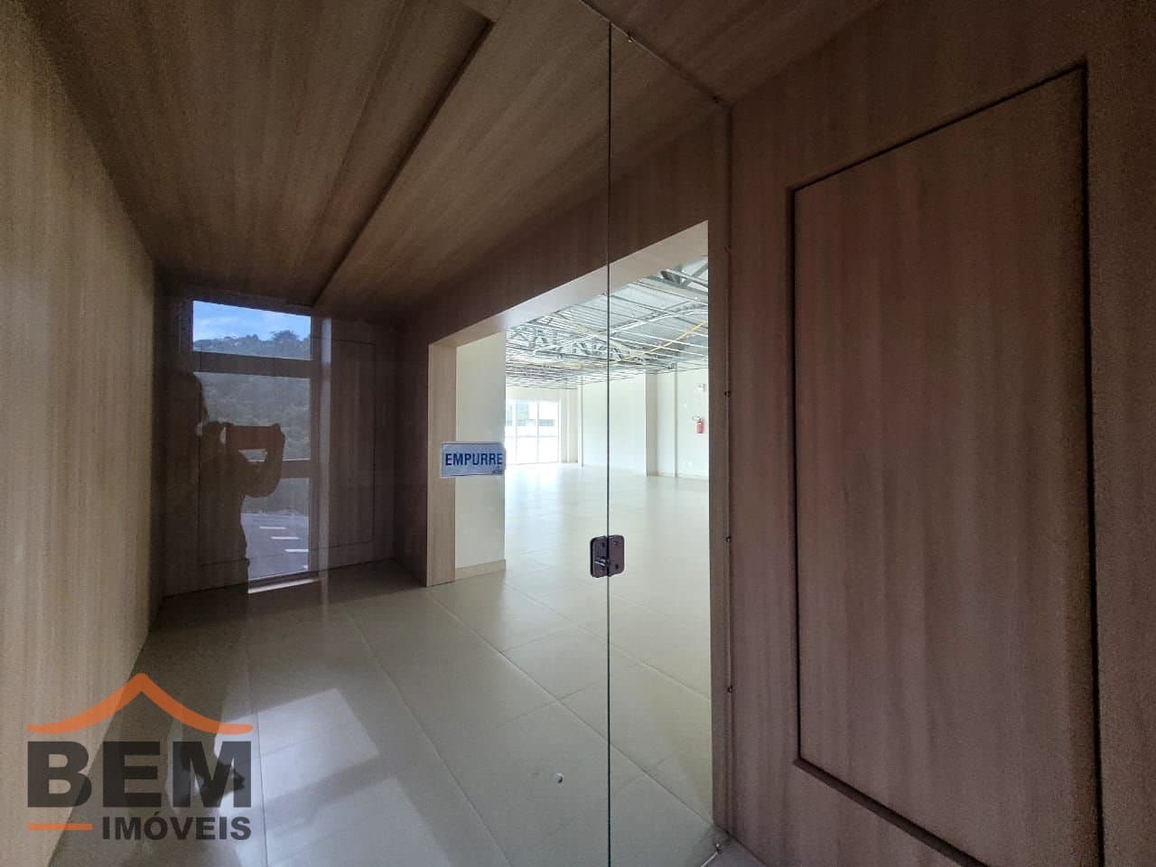Salas/Conjuntos para Locação com 260m² no bairro Ariribá, em Balneário Camboriú: 15- SALA COMERCIAL 