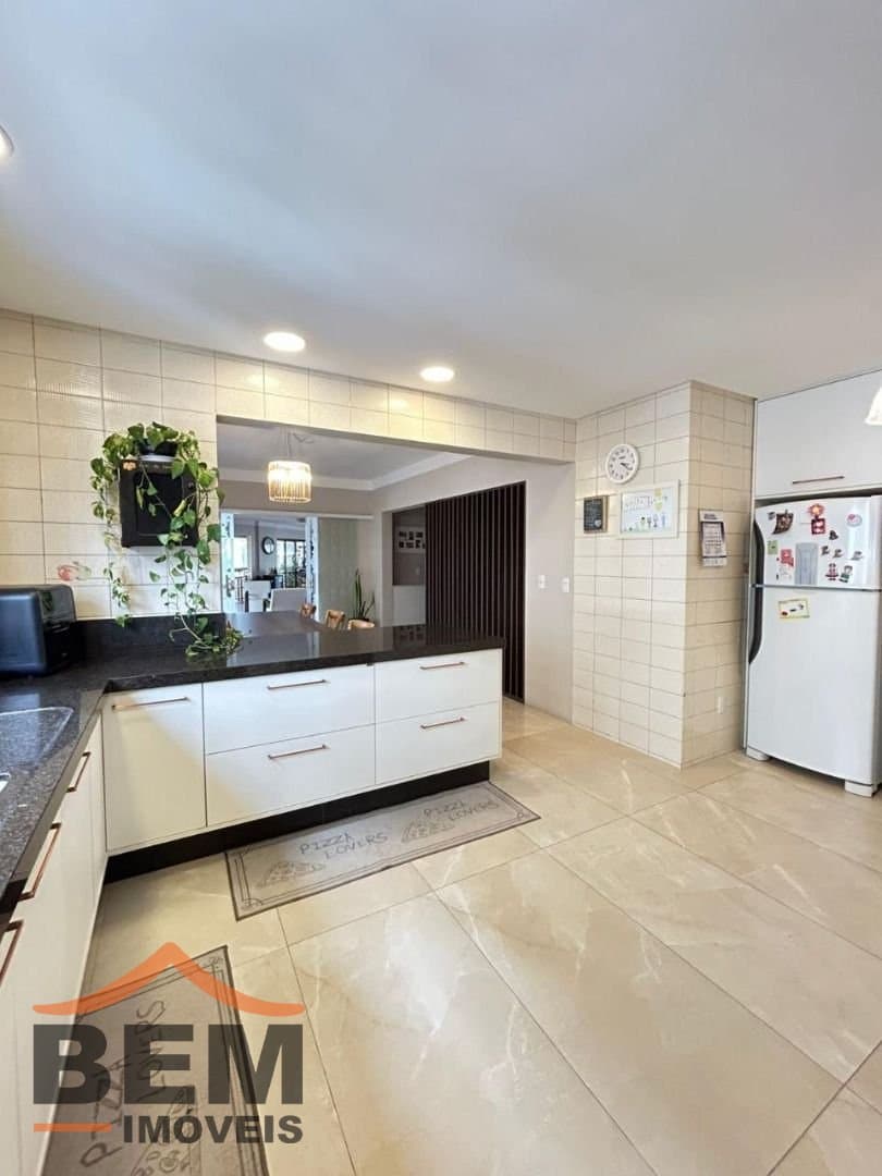 Apartamento para Venda com 4 quartos e 316m² no bairro Centro, em Itajaí