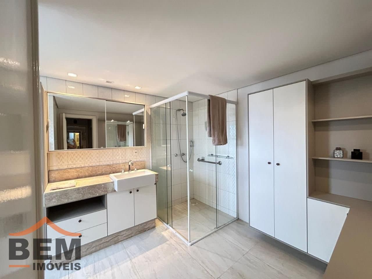 Apartamento para Venda com 4 quartos e 316m² no bairro Centro, em Itajaí