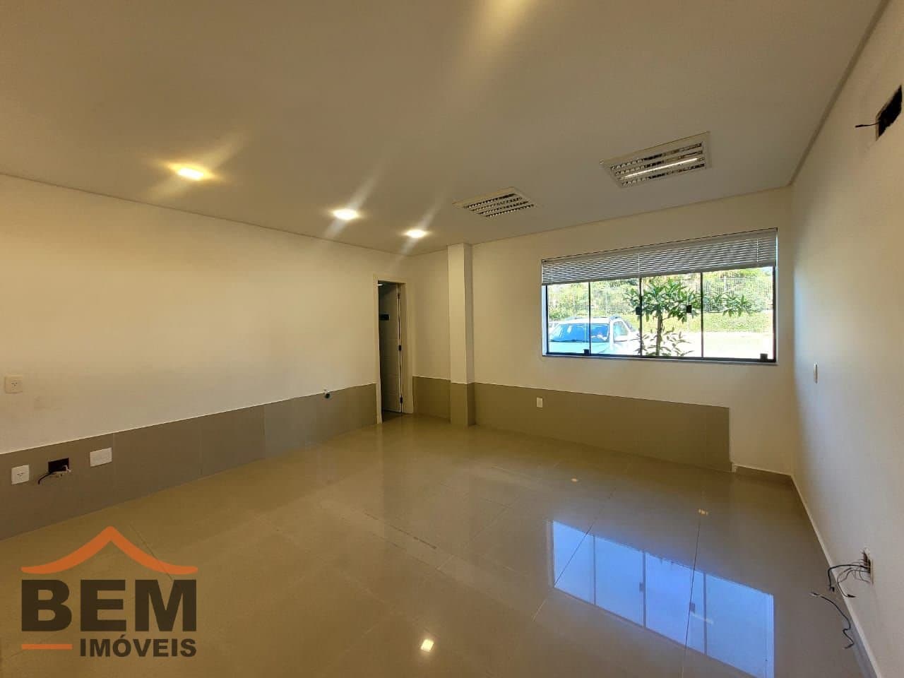 Salas/Conjuntos para Locação com 29m² no bairro Ariribá, em Balneário Camboriú: 07- SALA COMERCIAL 