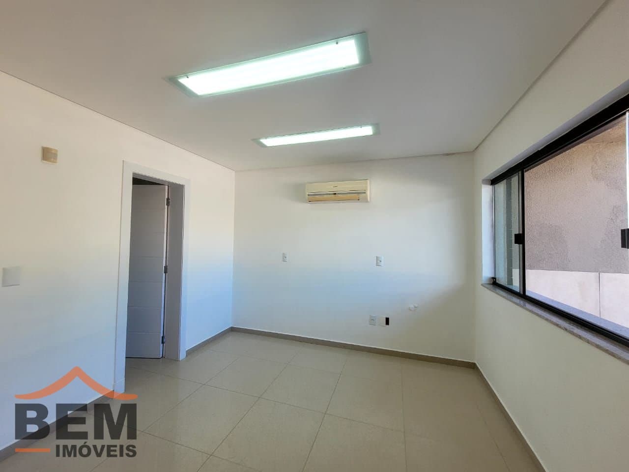 Salas/Conjuntos para Locação com 15m² no bairro Ariribá, em Balneário Camboriú: 08- SALA COMERCIAL 