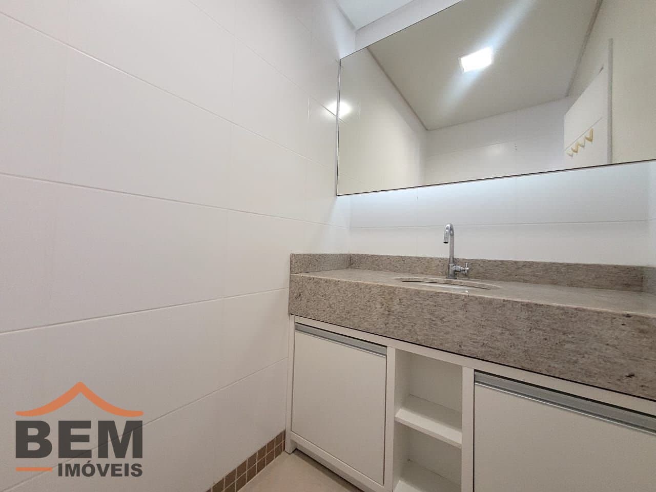 Salas/Conjuntos para Locação com 15m² no bairro Ariribá, em Balneário Camboriú: 11- BANHEIRO