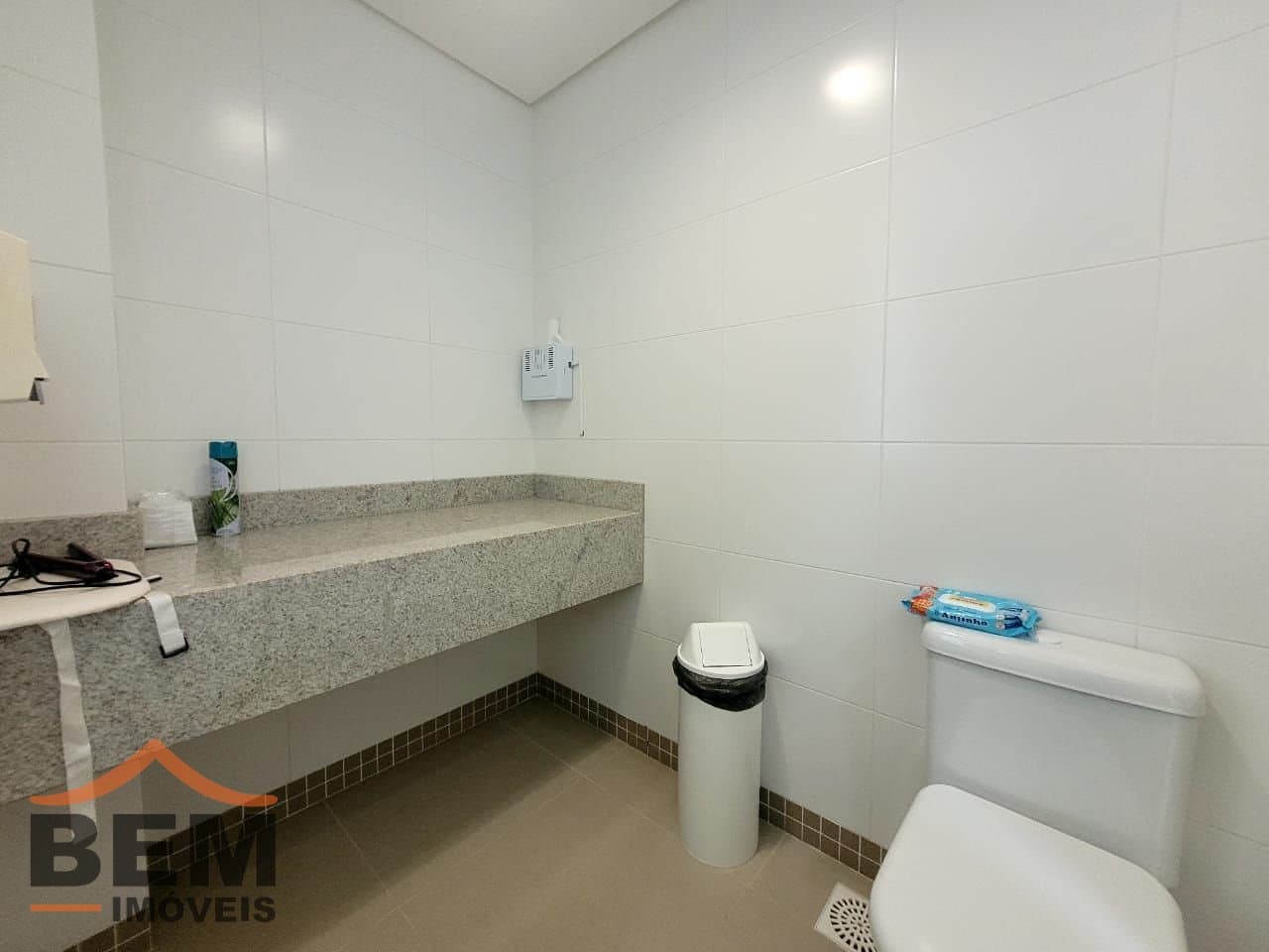 Salas/Conjuntos para Locação com 20m² no bairro Ariribá, em Balneário Camboriú: 07- BANHEIRO