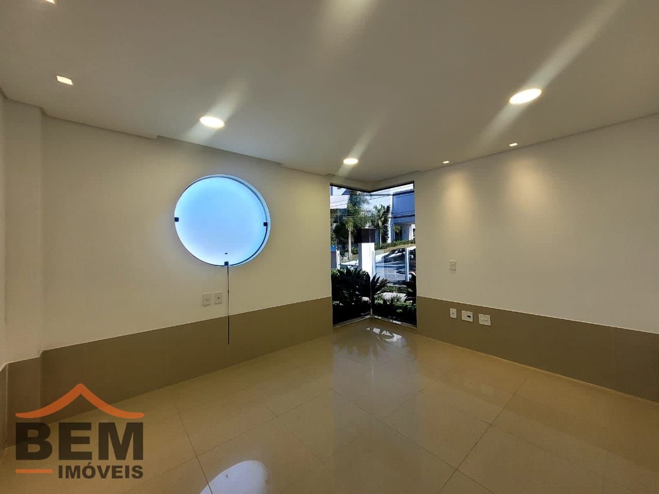 Salas/Conjuntos para Locação com 20m² no bairro Ariribá, em Balneário Camboriú: 04- SALA COMERCIAL 