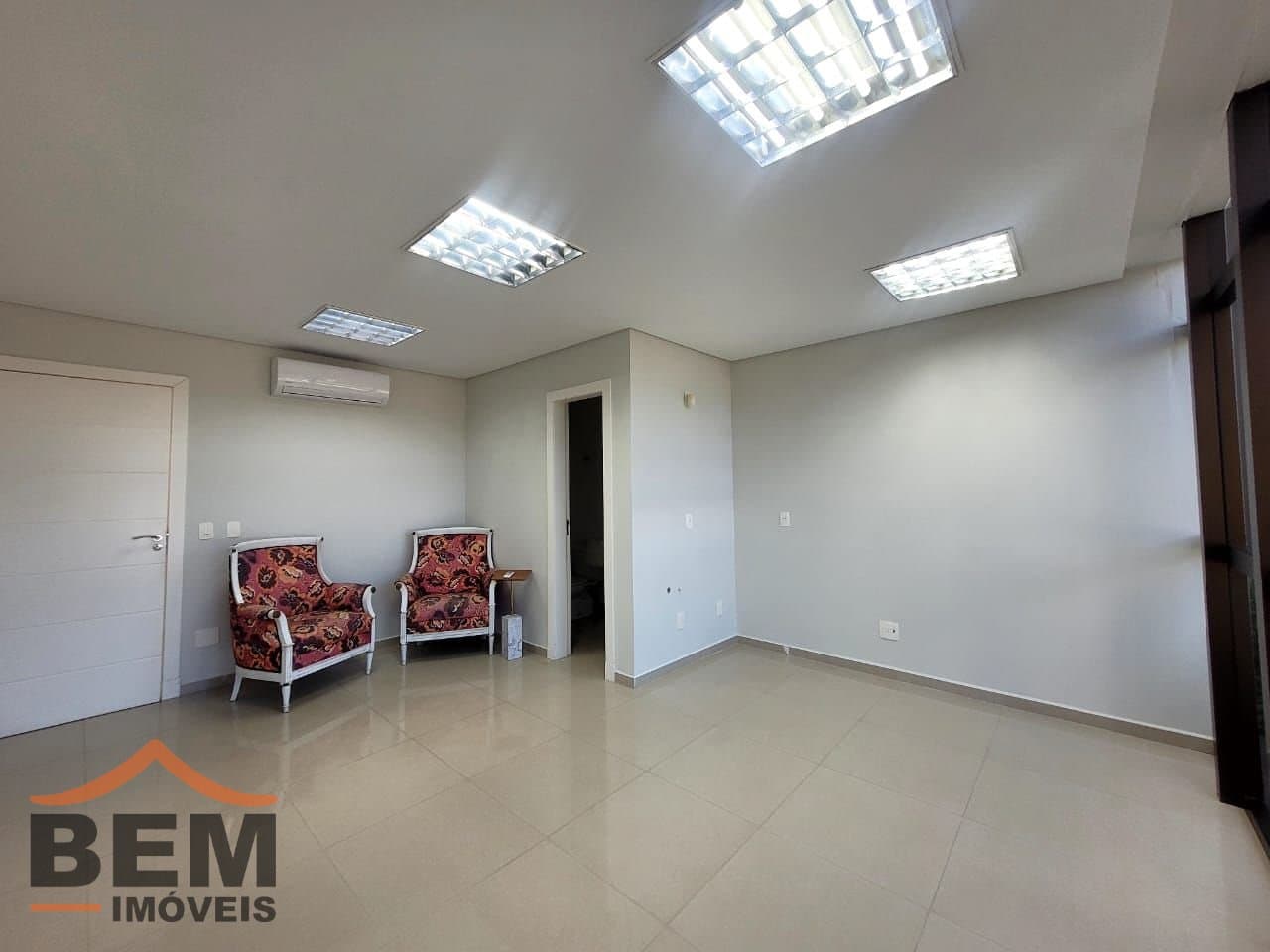 Salas/Conjuntos para Locação com 22m² no bairro Ariribá, em Balneário Camboriú: 06- SALA COMERCIAL 
