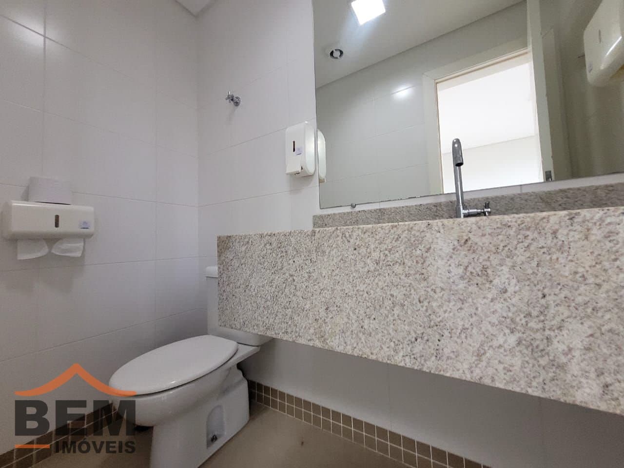 Salas/Conjuntos para Locação com 22m² no bairro Ariribá, em Balneário Camboriú: 08- SALA COMERCIAL 