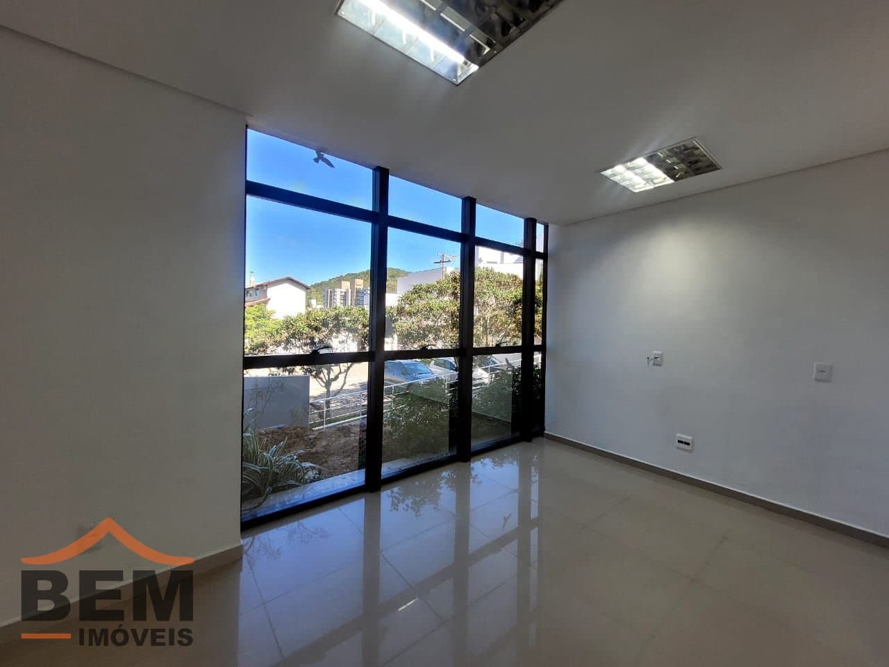 Salas/Conjuntos para Locação com 20m² no bairro Ariribá, em Balneário Camboriú: 06- SALA COMERCIAL 