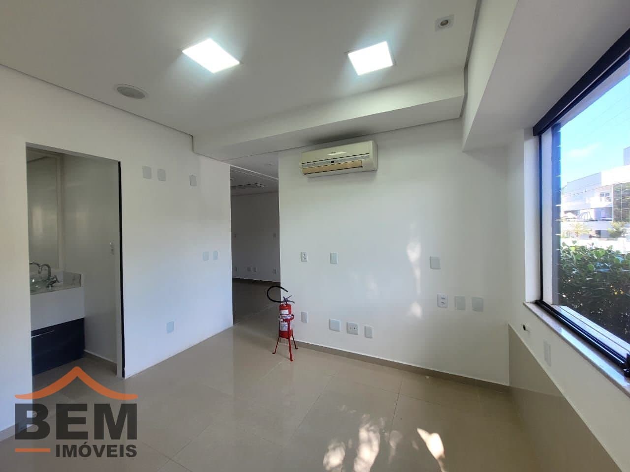 Salas/Conjuntos para Locação com 27m² no bairro Ariribá, em Balneário Camboriú: 11- SALA COMERCIAL 