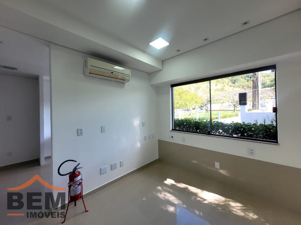 Salas/Conjuntos para Locação com 27m² no bairro Ariribá, em Balneário Camboriú: 13- SALA COMERCIAL 