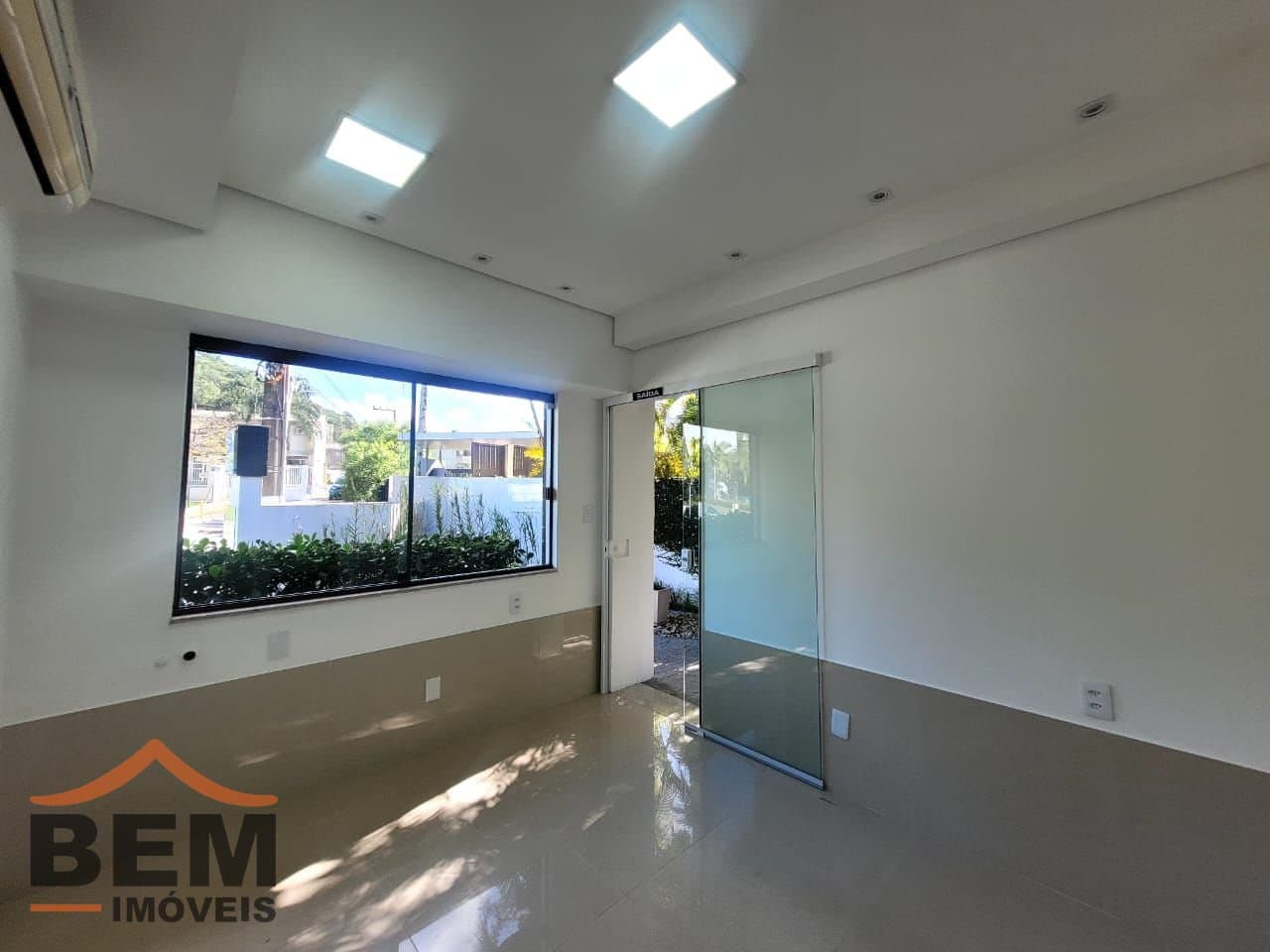Salas/Conjuntos para Locação com 27m² no bairro Ariribá, em Balneário Camboriú: 10- SALA COMERCIAL 