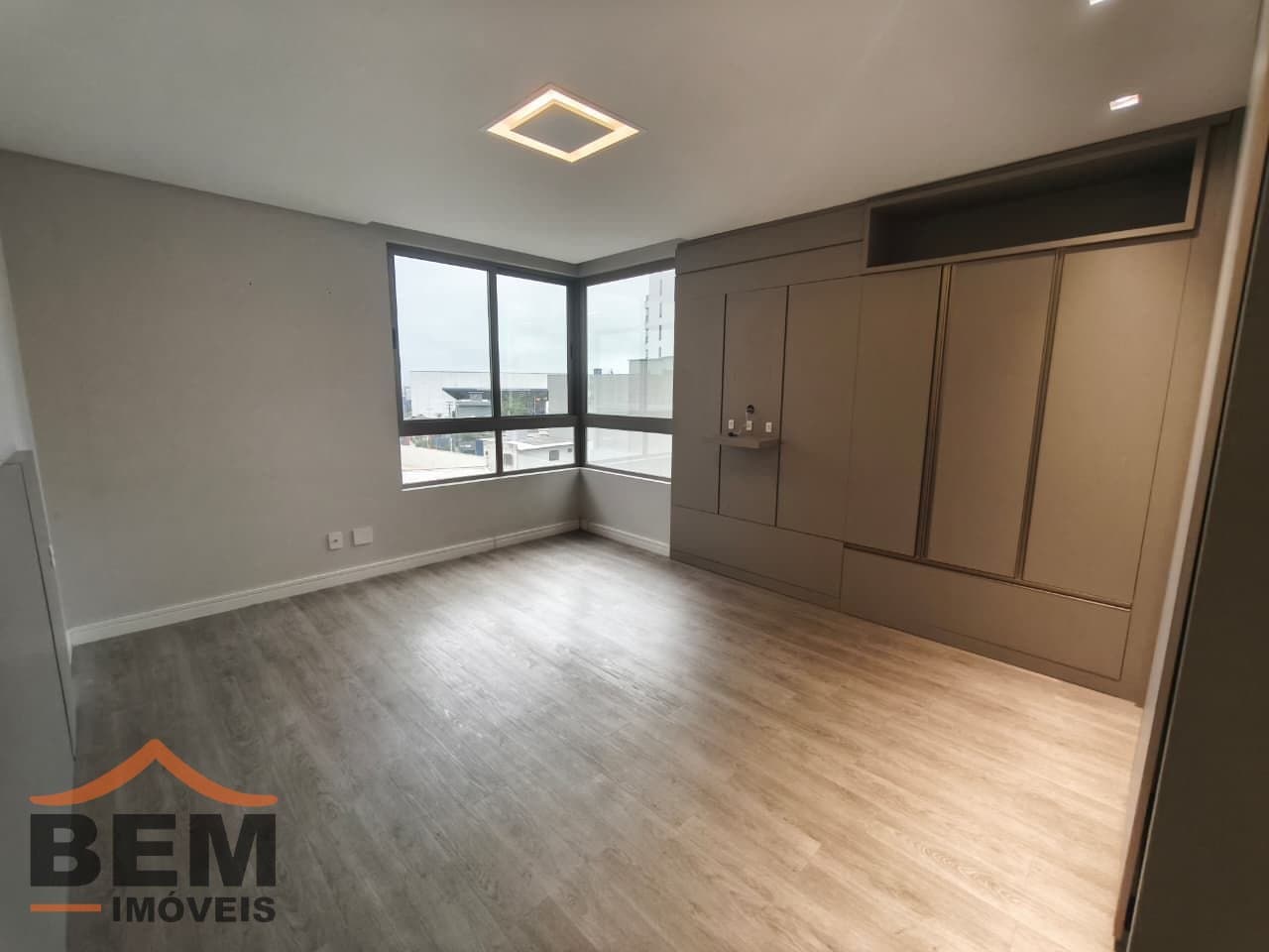 Apartamento para Venda com 3 quartos no bairro Centro, em Itajaí