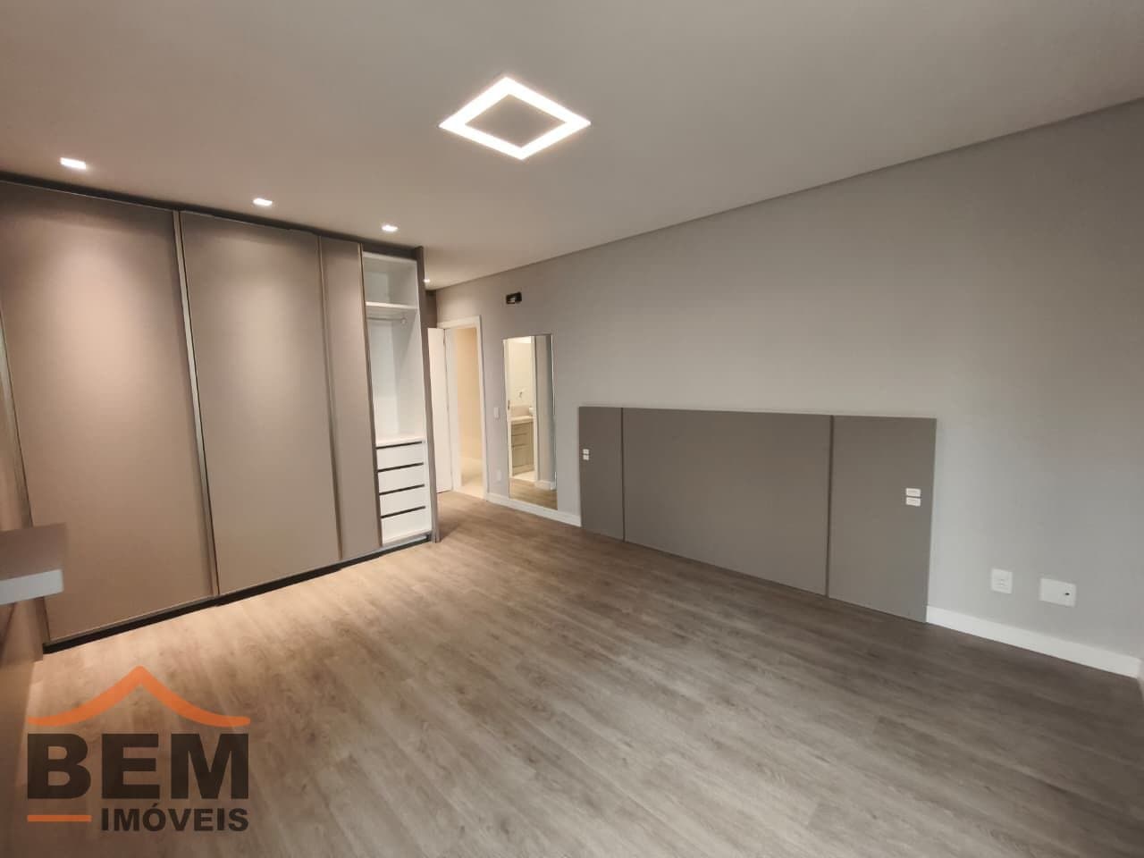 Apartamento para Venda com 3 quartos no bairro Centro, em Itajaí