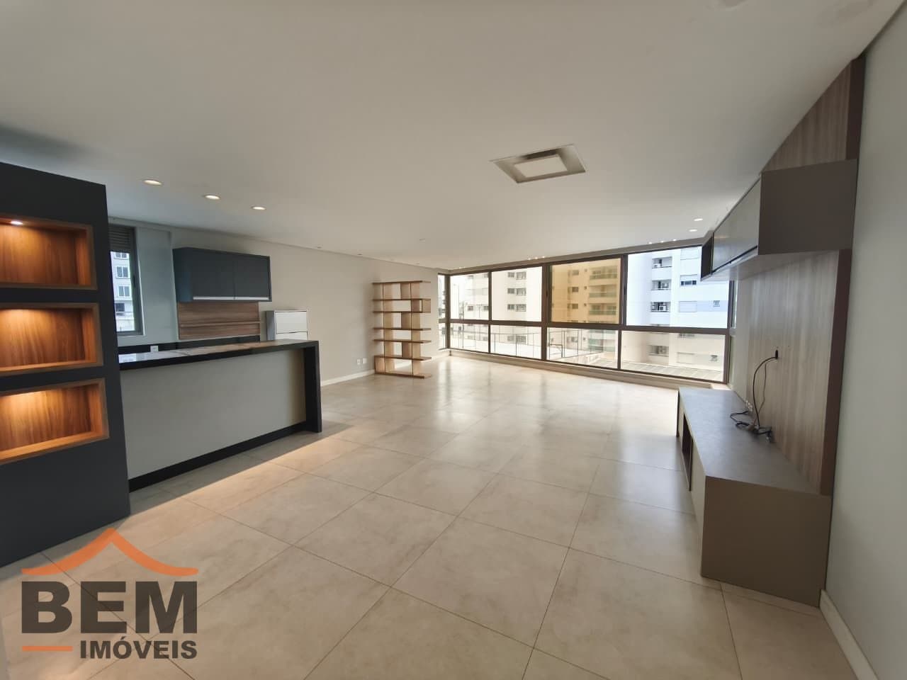 Apartamento para Venda com 3 quartos no bairro Centro, em Itajaí