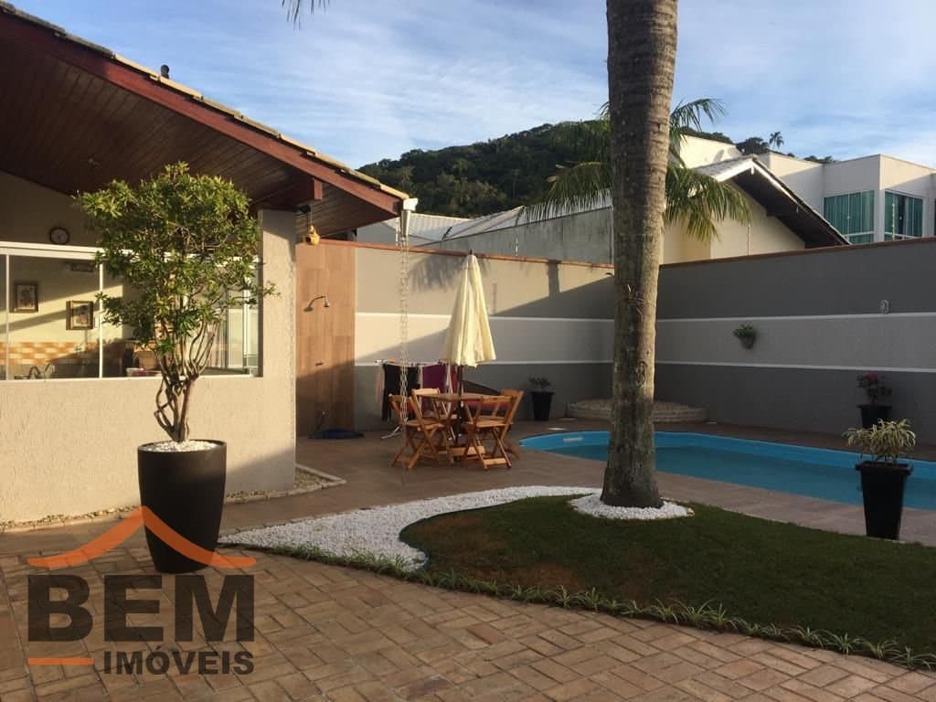 Casa para Venda com 4 quartos e 240m² no bairro Ressacada, em Itajaí