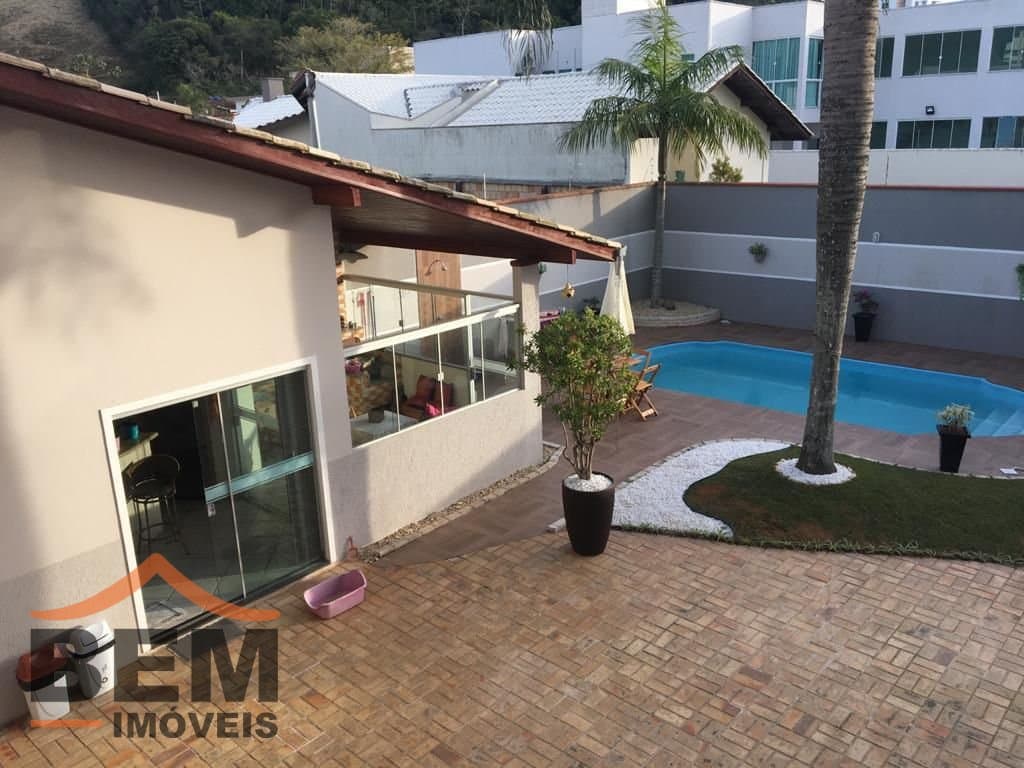 Casa para Venda com 4 quartos e 240m² no bairro Ressacada, em Itajaí