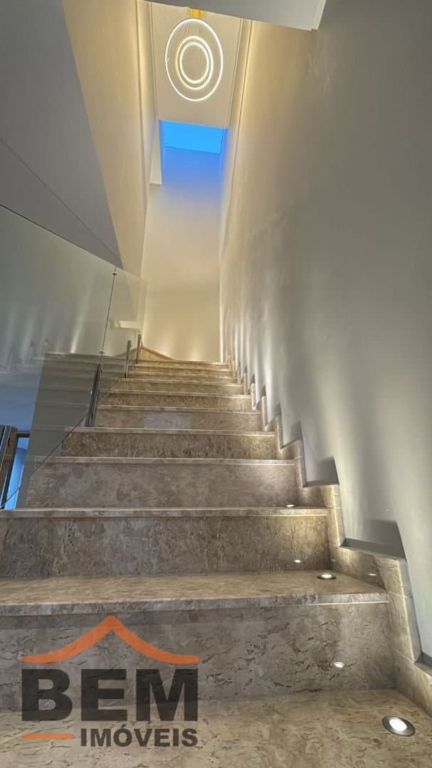 Casa para Venda com 3 quartos e 240m² no bairro Barra, em Balneário Camboriú