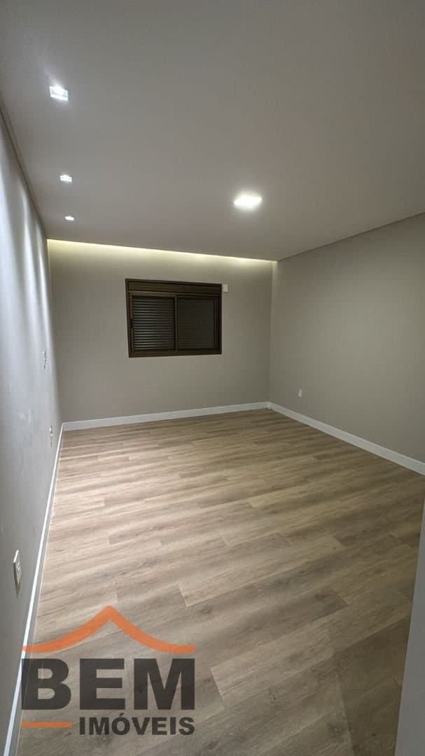 Casa para Venda com 3 quartos e 240m² no bairro Barra, em Balneário Camboriú