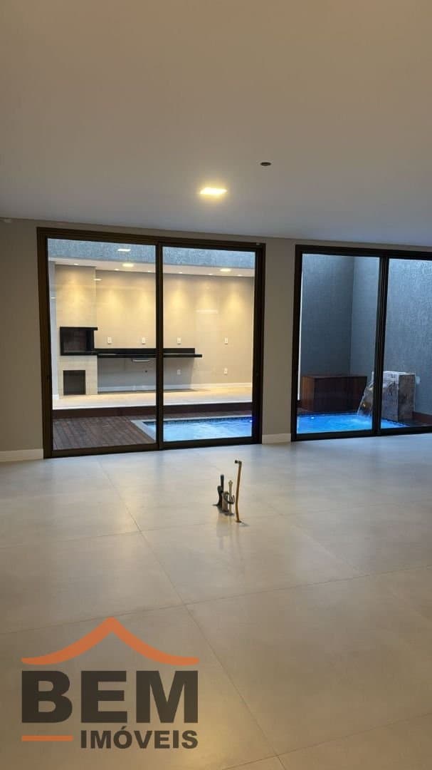 Casa para Venda com 3 quartos e 240m² no bairro Barra, em Balneário Camboriú
