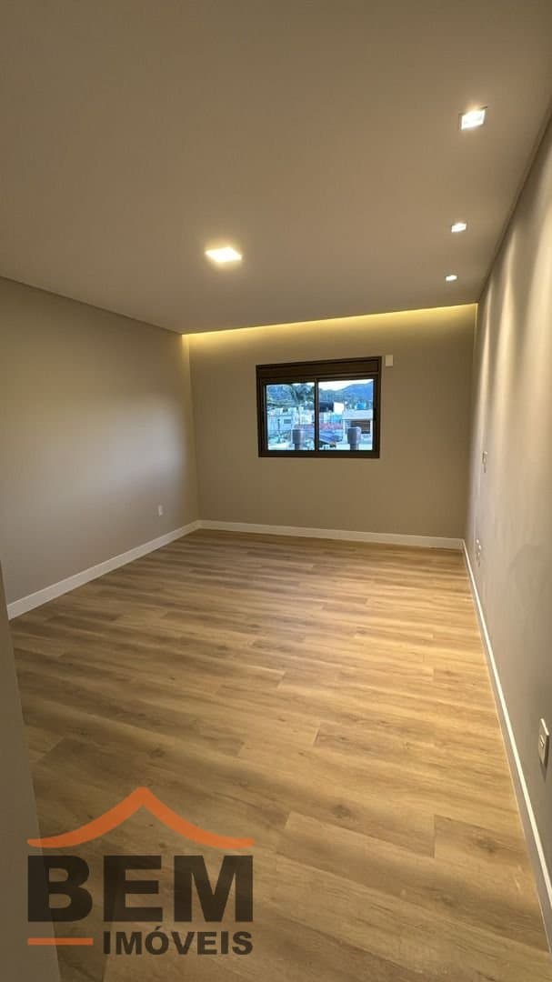 Casa para Venda com 3 quartos e 240m² no bairro Barra, em Balneário Camboriú
