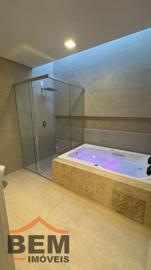 Casa para Venda com 3 quartos e 240m² no bairro Barra, em Balneário Camboriú