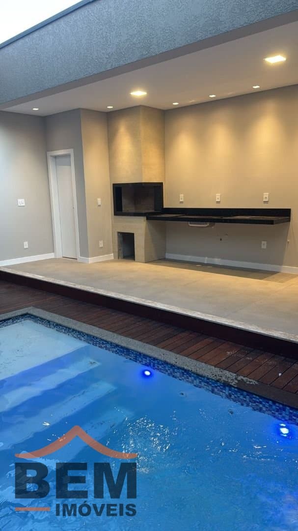 Casa para Venda com 3 quartos e 240m² no bairro Barra, em Balneário Camboriú