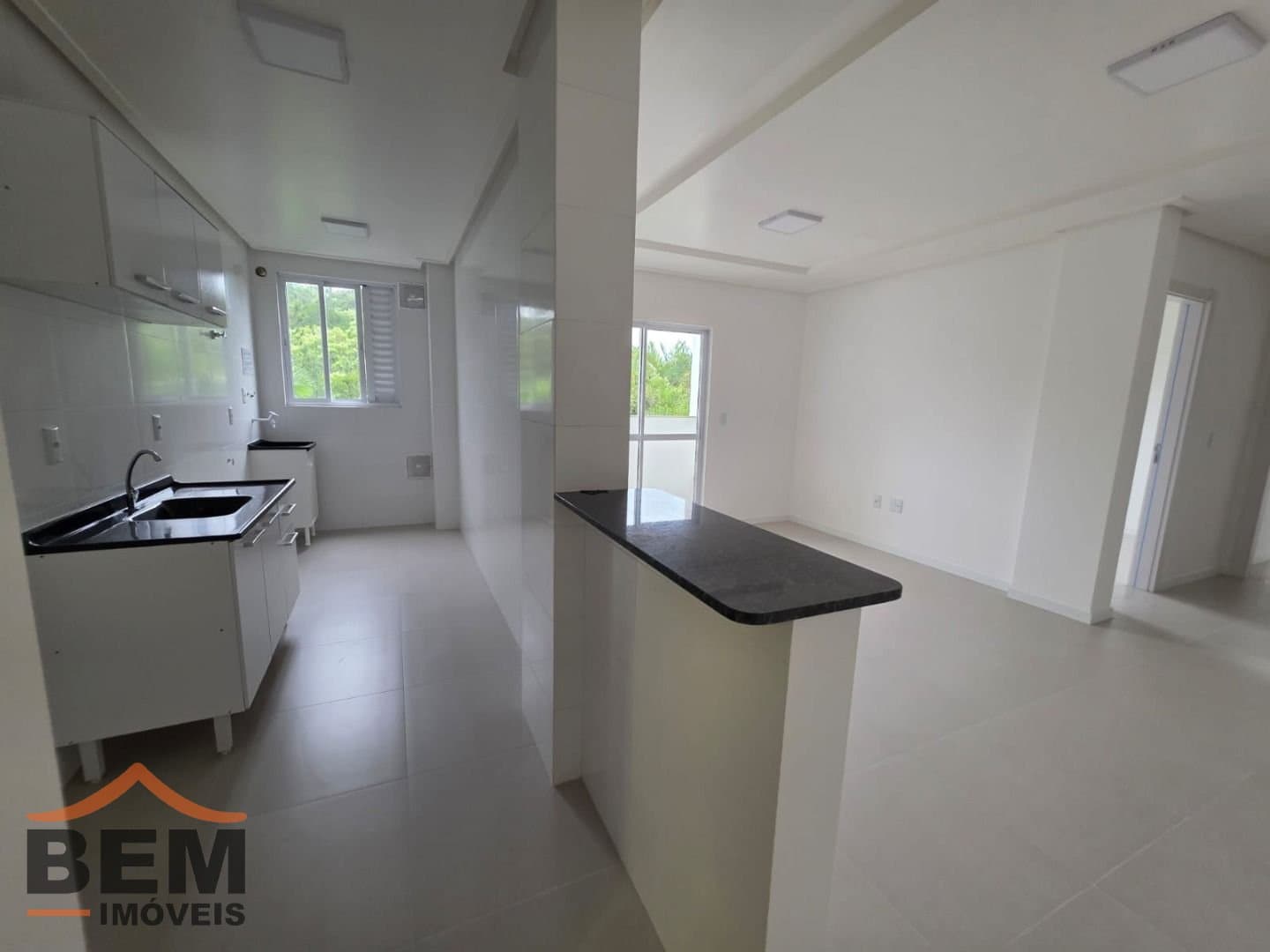 Apartamento para Locação com 2 quartos e 69m² no bairro Várzea do Ranchinho, em Camboriú: 03- COZINHA 