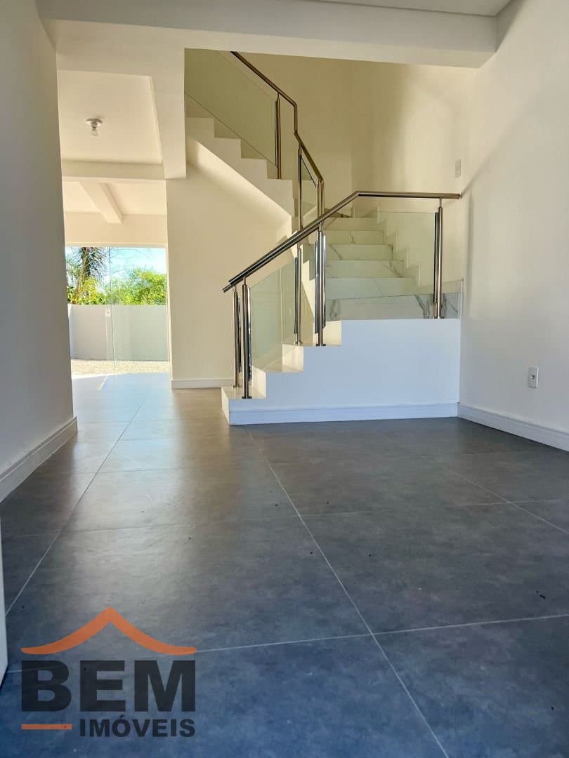 Casa para Venda com 3 quartos e 108m² no bairro Espinheiros, em Itajaí
