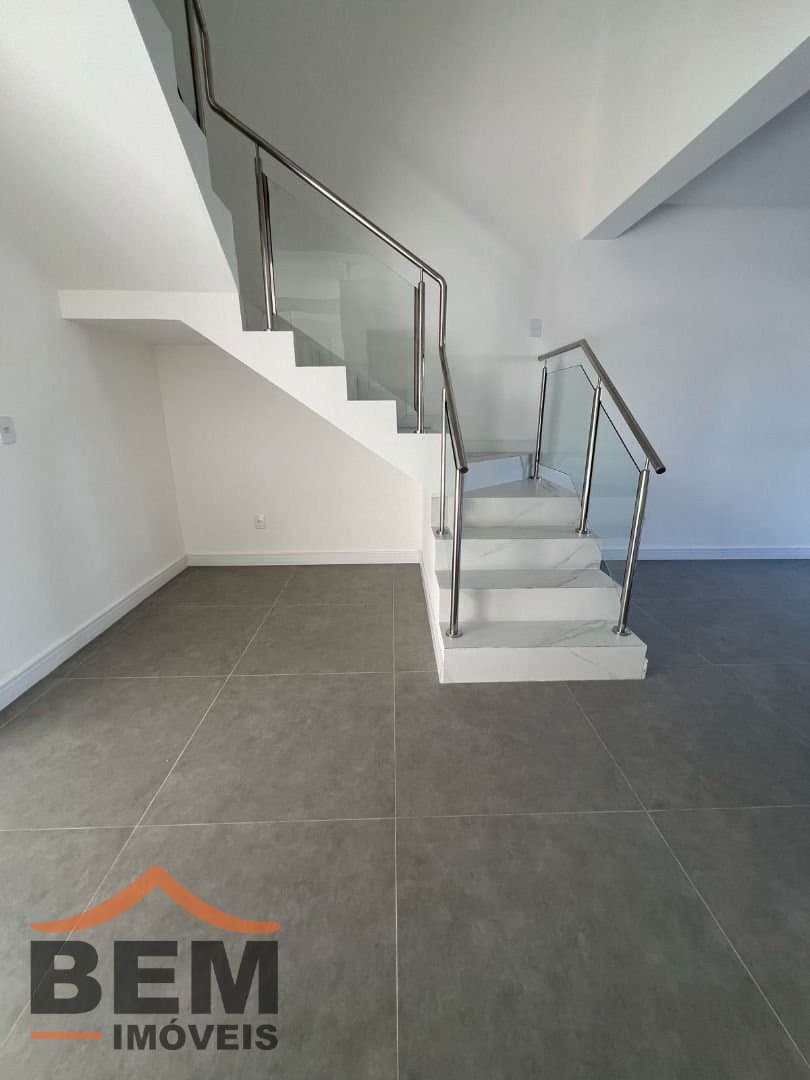 Casa para Venda com 3 quartos e 115m² no bairro Espinheiros, em Itajaí