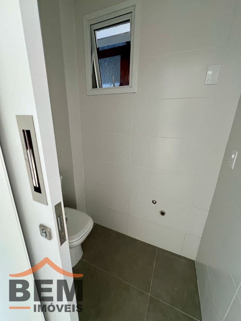 Casa para Venda com 3 quartos e 115m² no bairro Espinheiros, em Itajaí