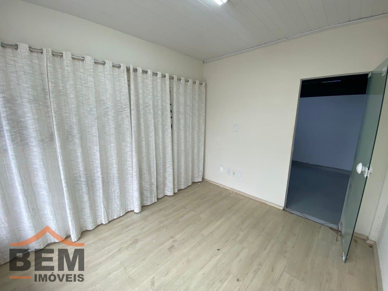 Sala Comercial para Locação com 10m² no bairro Centro, em Itajaí