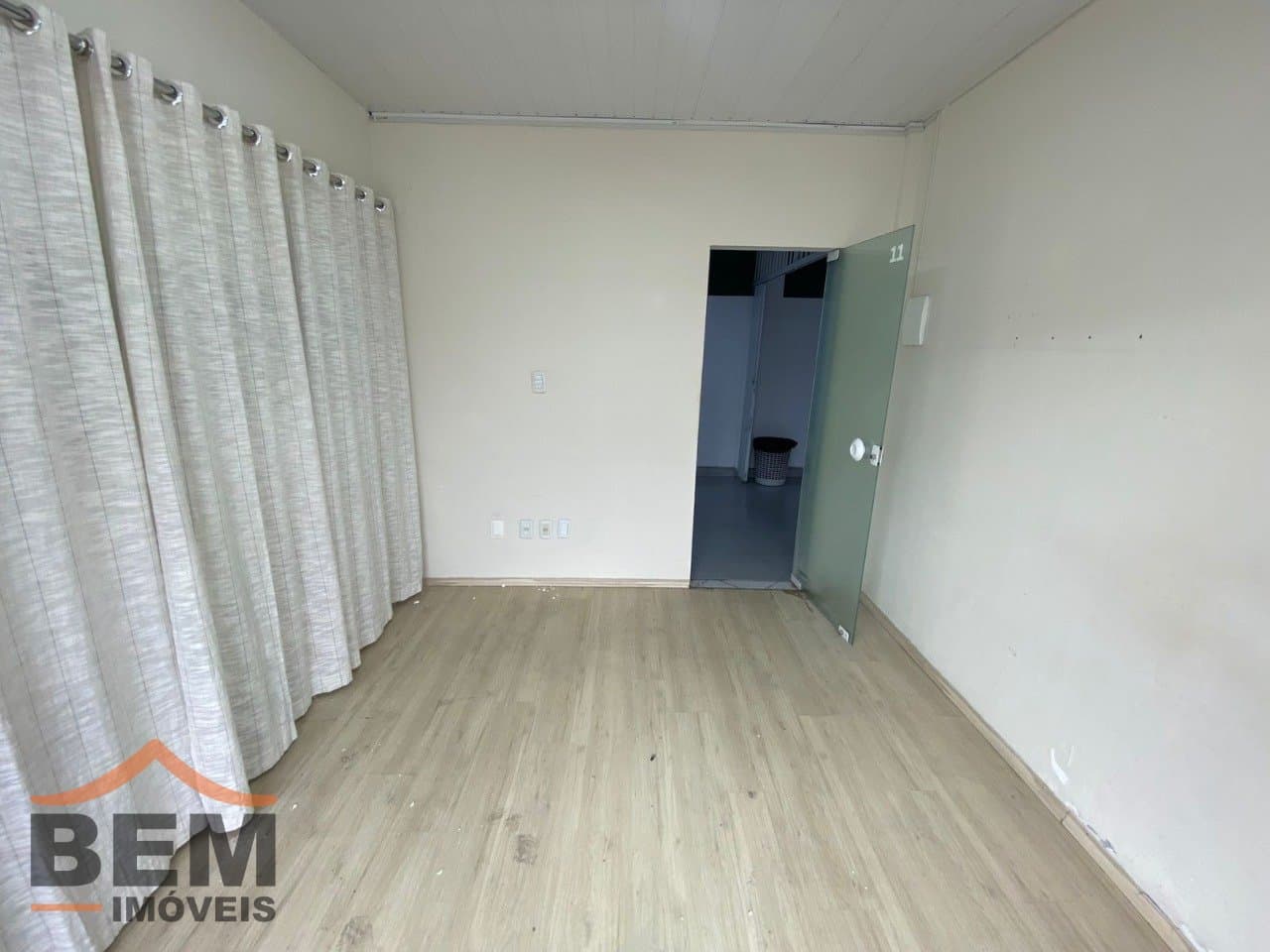 Sala Comercial para Locação com 10m² no bairro Centro, em Itajaí